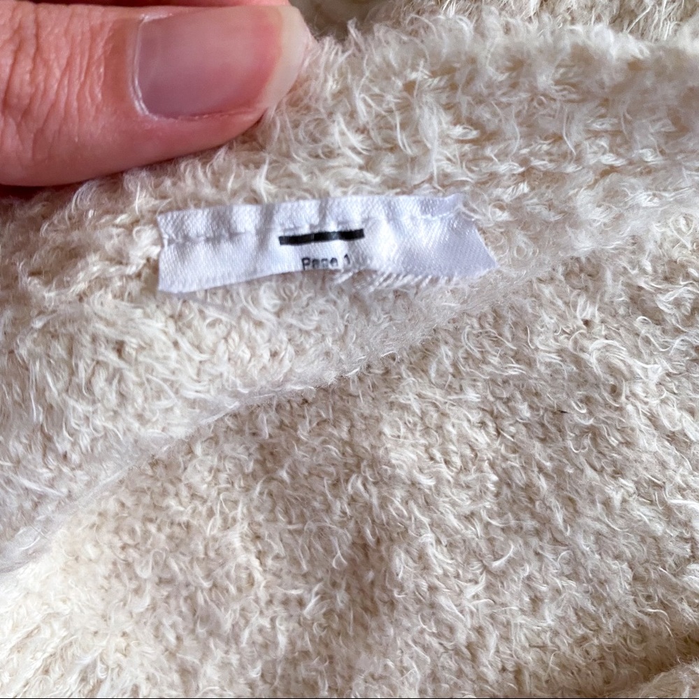 SOLD ON CURTSY - Picture 6 of 9